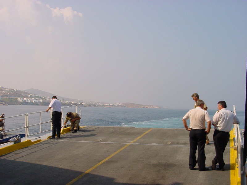 Boot Naxos-Paros Offene Bugklappe.JPG -                                